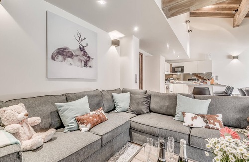 Les Brevieres Ski Chalet | Amazing 6-room chalet apartment with jacuzzi and parking in Tignes