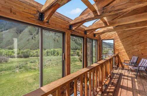 Basalt House | Amazing 7 Castles Views! Privacy only 7 Minutes from Basalt Town