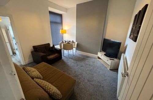 Hull Apartment | AMAZING 8 person 4 bedroom and 2 bathroom MEGA house!