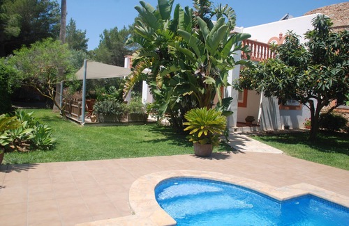 Santa Eulalia del Rio Villa | Amazing Air-Con Villa with pool, Wifi, Close to Santa Eulalia and Ibiza Town