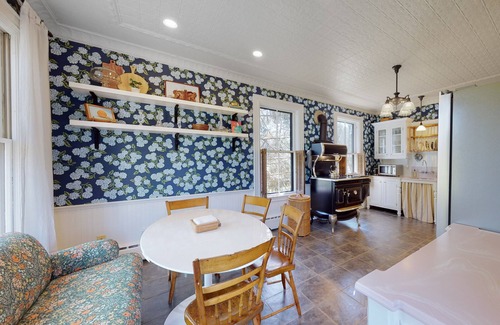West Dennis House | Amazing and large West Dennis historic home with modern amenities