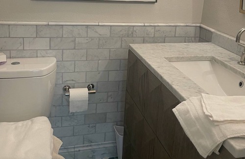 Ocean Park Condo | Amazing Any Stay dates Santa Monica Floor to Ceiling Newly Remodeled Condo