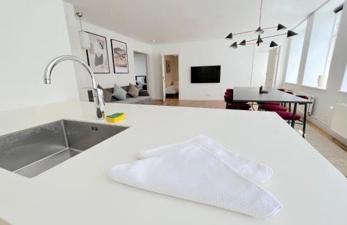 København V Apartment | Amazing Apartment Near Tivoli Gardens & Copenhagen City Hall Square