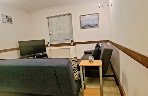 Brentwood Apartment | Amazing apartment on a quiet street - 5 mins walk from city centre