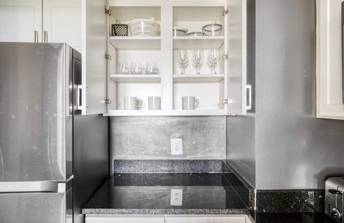 Bluemont Apartment | Amazing Ballston 1BR w/Gym & Pool, near Restaurants, by Blueground