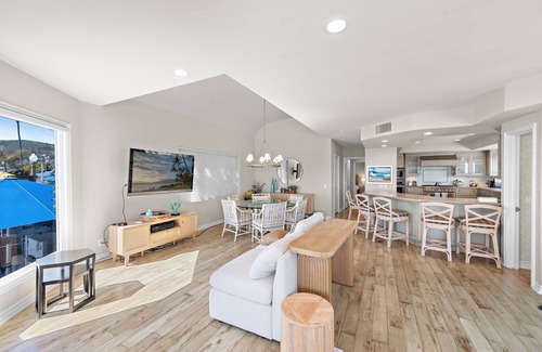 Laguna Beach House | Amazing Beach Front Spacious 5-bedroom house in beautiful Laguna Beach