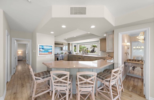 Laguna Beach House | Amazing Beach Front Spacious 5-bedroom house in beautiful Laguna Beach