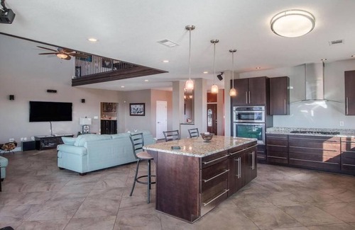 Long Beach House | AMAZING BEACH GETAWAY IN LONG BEACH MS- AN HOUR TO NEW ORLEANS! PRIVATE POOL!