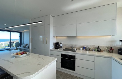 Bondi Apartment | Amazing Beach Views from 5th Floor Apartment