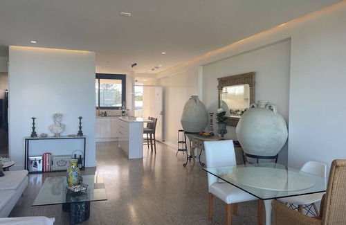 Bondi Apartment | Amazing Beach Views from 5th Floor Apartment