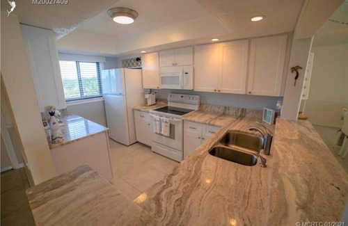 Hutchinson Island South Condo | Amazing Beachfront Condo