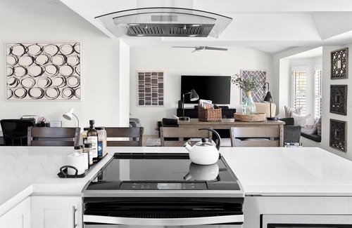 Paradise Valley Village House | Amazing beds! Free Wifi! No Cleaning Fee! Pet friendly! Free Laundry!