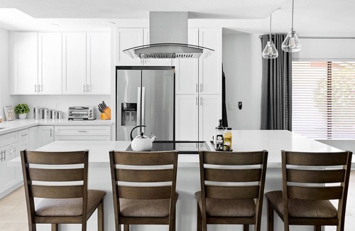 Paradise Valley Village House | Amazing beds! Free Wifi! No Cleaning Fee! Pet friendly! Free Laundry!