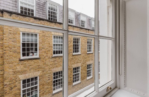 Holborn and Covent Garden Apartment | Amazing Bloomsbury 1BR, near Universities, Shops & Bars, by Blueground