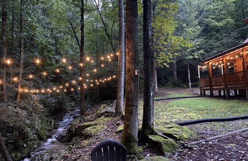 Purlear Cabin | Amazing Cabin by a Stream- Private Creekside Cozy Log Cabin with Hot Tub & Wifi