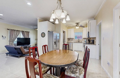Port Bolivar House | Amazing | Canal Front | Hot Tub | Boat Ramp