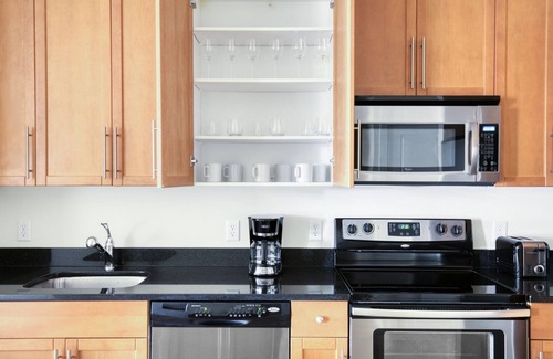 Eisenhower East Apartment | Amazing Carlyle 1BR w/W/D, Pool & Gym, nr Metro, by Blueground