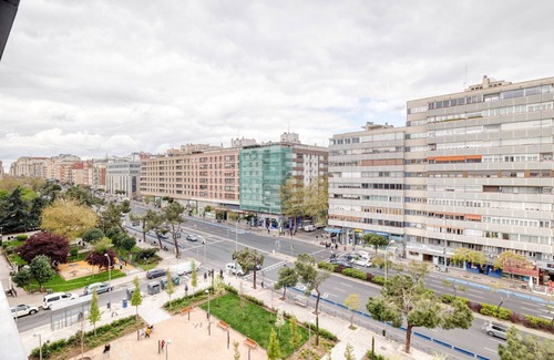 Chamberi Apartment | Amazing Chamberí 3BR+Gym & Pool, in the Business District, by Blueground