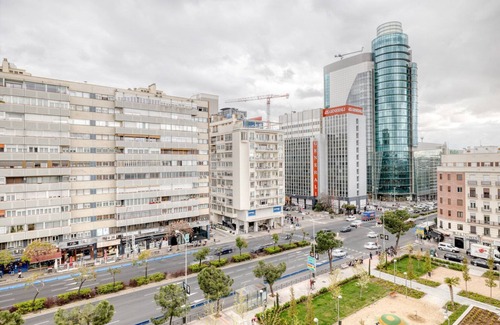 Chamberi Apartment | Amazing Chamberí 3BR+Gym & Pool, in the Business District, by Blueground