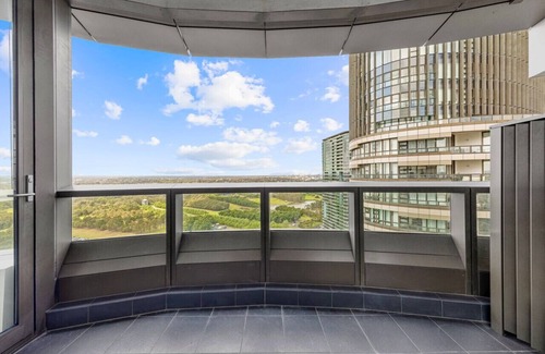 Sydney Olympic Park Apartment | Amazing city view high level Apt in Olympic Park