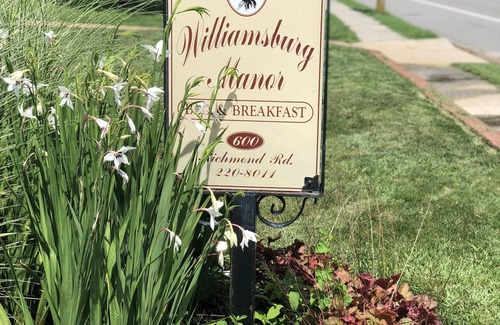 Williamsburg House | Amazing Colonial Home a Heart Beat from Colonial Williamsburg & William & Mary