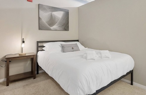 Old West Side Condo | Amazing Condo Close to U of M - 303