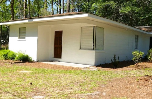 Statesboro House | Amazing Cottage -Located on Blue Mile-Close to GSU