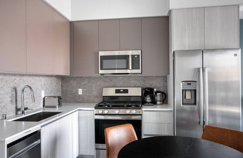 Culver City Apartment | Amazing Culver City 1BR w/Gym & Pool, nr 405, by Blueground