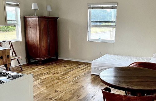 Southwest Coconut Grove Apartment | AMAZING DESIGNER STUDIO IN COCONUT GROVE