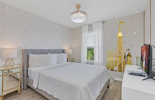 Briargrove House | Amazing Disney Vacation Villa - Pool and No Rear Neighbors