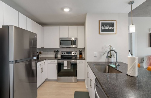 Callahan Apartment | Amazing Downtown King Beds w/ Pool & Parking 420