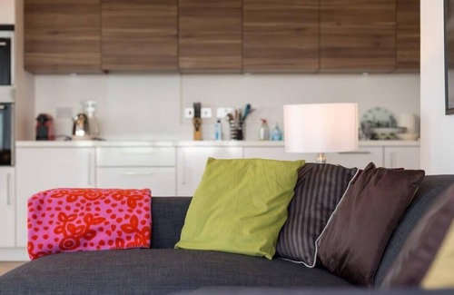 Canning Town North Apartment | Amazing East London 3 Bedroom Apartment with London Views