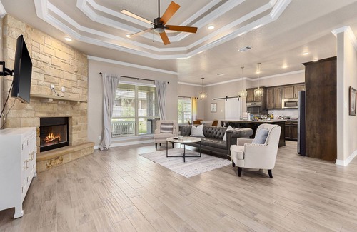 Killeen House | Amazing Entertaining Home! Perfect For Large Families, Groups, Workers and Soldi