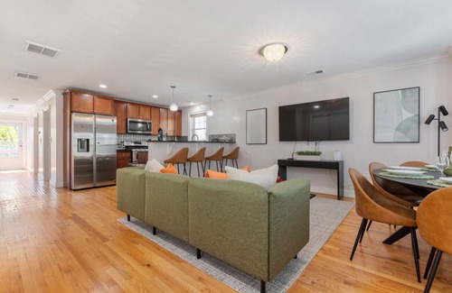 Dudley - Brunswick King House | Amazing family and group-friendly accommodation #TheBackDorch