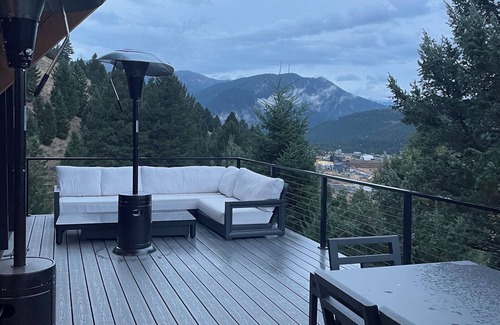 Gallatin Gateway House | Amazing Family Chalet in Big Sky - 10 min from slopes in town center