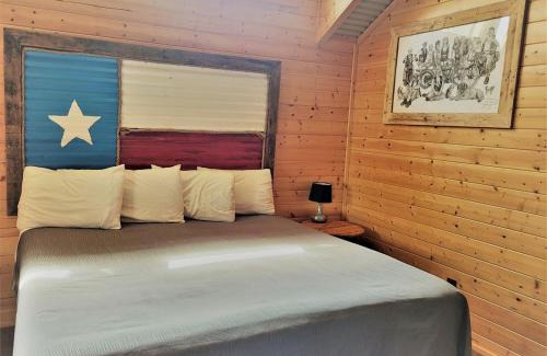 Pipe Creek House | Amazing Family Vacations in Nature in this Cute Log Cabin near Austin, Texas