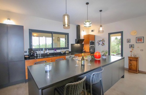 Villeneuve-les-Avignon House | Amazing home in Villeneuve les Avignon