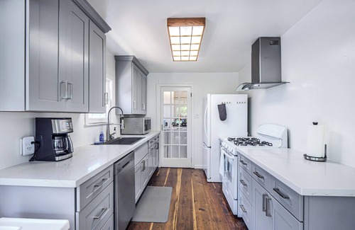 Eastside Santa Cruz House | Amazing Gardens 5min to beach in 3bdr house