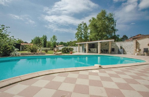 Saint-Vivien-de-Medoc House | Amazing home in Saint-Vivien-de-Medoc