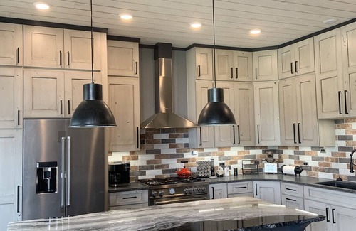 Bozeman House | AMAZING HERITAGE RANCH BARN "Gentrified"