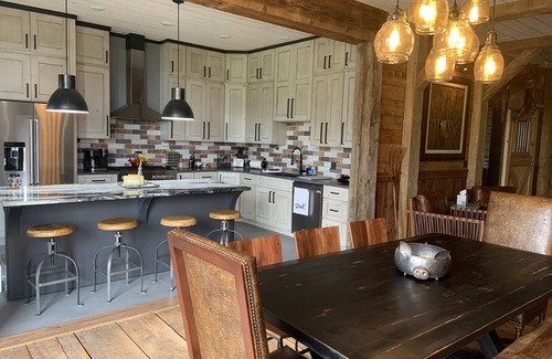 Bozeman House | AMAZING HERITAGE RANCH BARN "Gentrified"