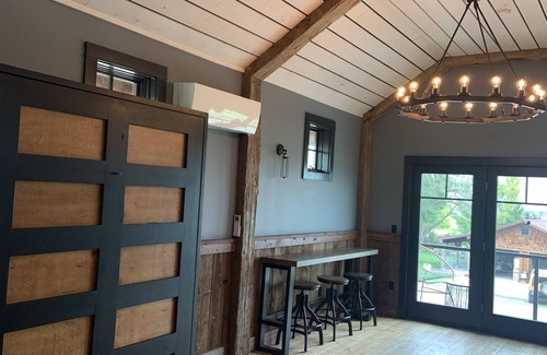 Bozeman House | AMAZING HERITAGE RANCH BARN "Gentrified"