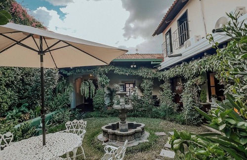 Antigua Guatemala House | Amazing Historic Spanish House with AC, WIFI Cable and an amazing Courtyard.