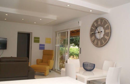 Sorgues House | Amazing holiday home in Sorgues with garden