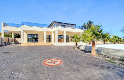 Pont-Saint-Esprit House | Amazing home in Pont Saint Esprit