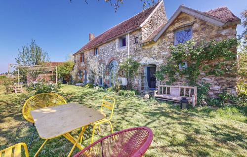 Villaines-la-Gonais House | Amazing Home In Villaines-La-Gonais