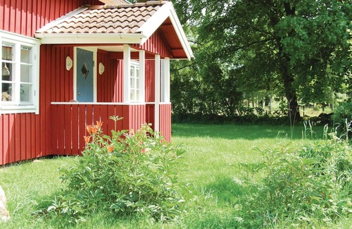 Falkoping House | Amazing home in Blidsberg with WiFi