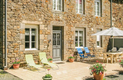 Evran House | Amazing Home In Evran With Kitchen