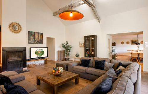 Genestelle House | Amazing Home In Genestelle