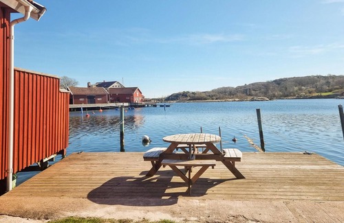Kungshamn House | Amazing home in Hovenäset with kitchen